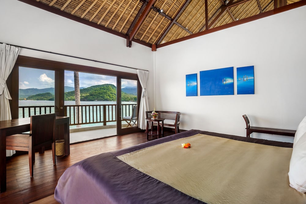 Villa Blanca by Alfred in Bali - Modern Luxury 5 Bdr Oceanfront Villa in Candidasa