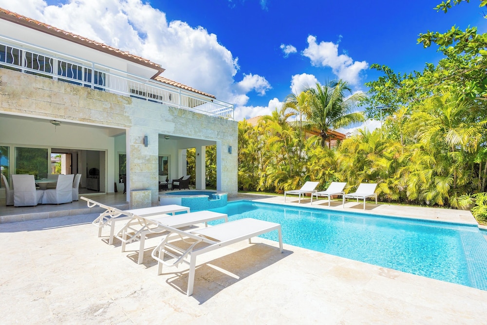 Villa Buganvilla 252 - 4BR Pool Jacuzzi Golf