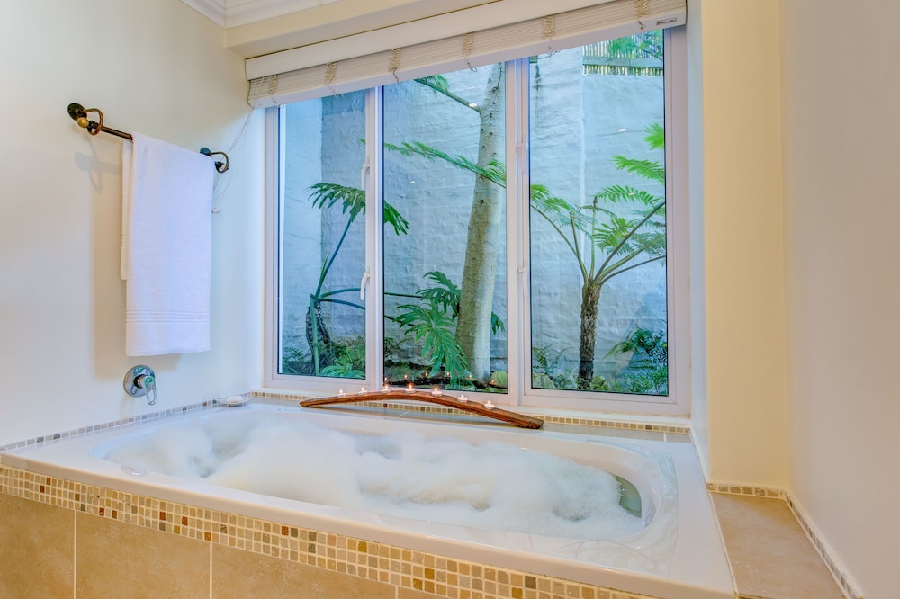 Amanzi Island Boutique Hotel