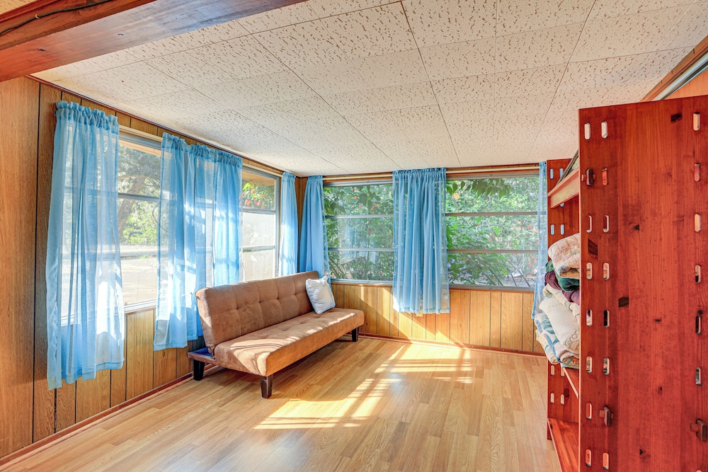 Boathouse w/ Screened Porch: Riverfront Escape!