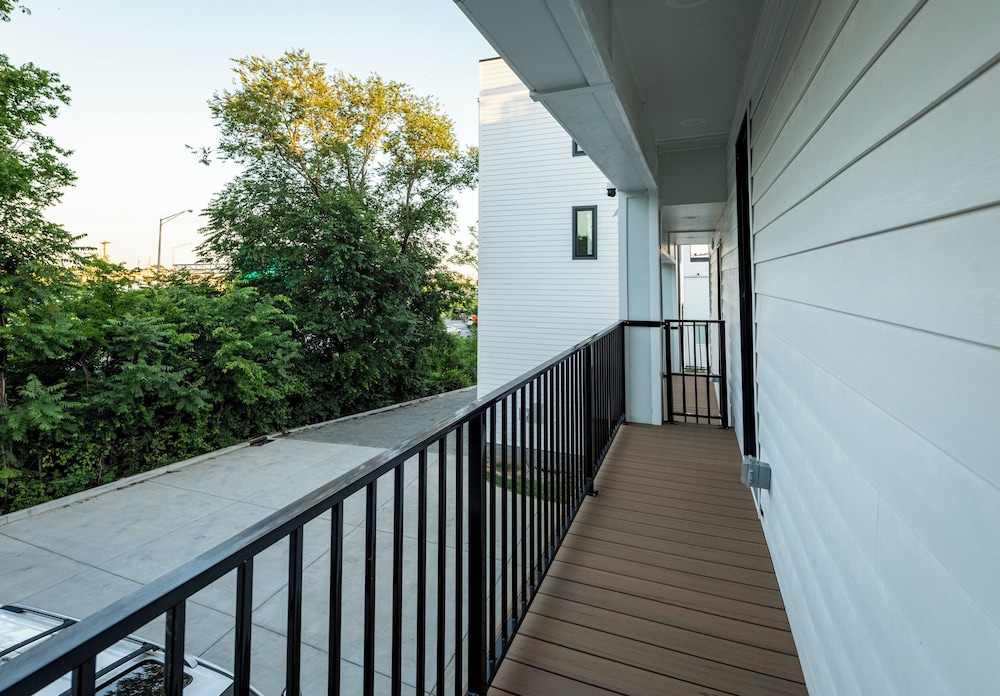 New Luxe Townhome - Rooftop Pool