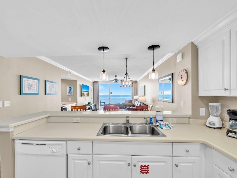 Majestic Beach Towers 2-1608