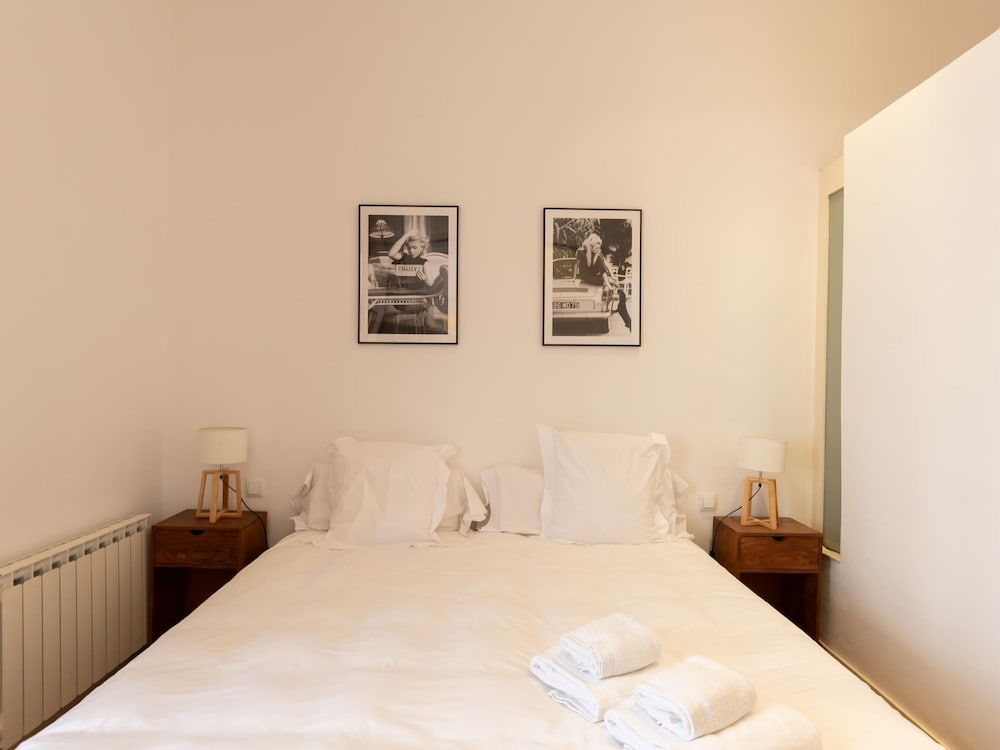 Designer s Three Bedroom Apartment With Terrace