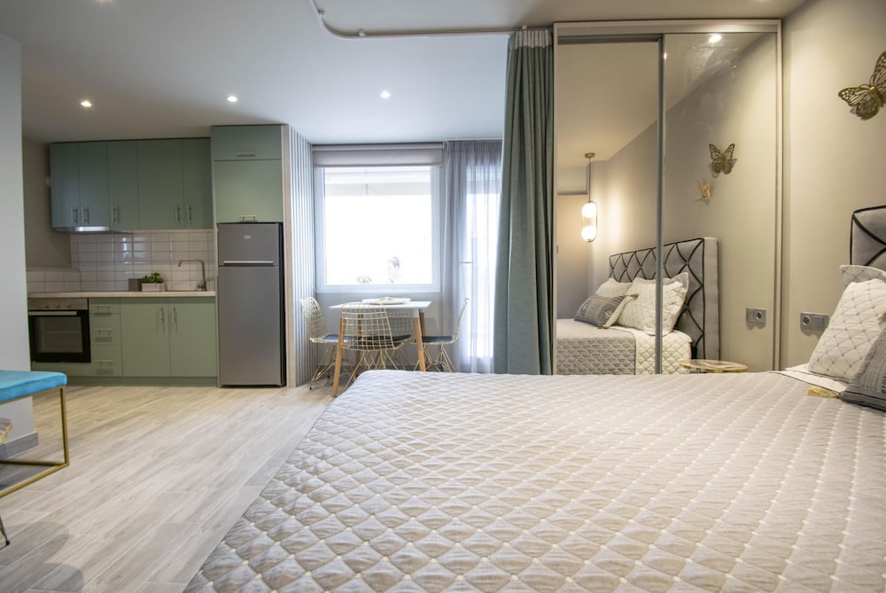 Marianthi Seaview Loft by Travel Pro Services photo 4
