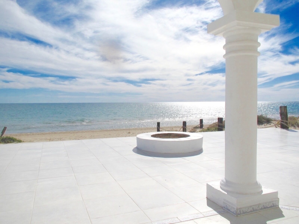Playa Encanto Scenic Gem Ocean Front Home