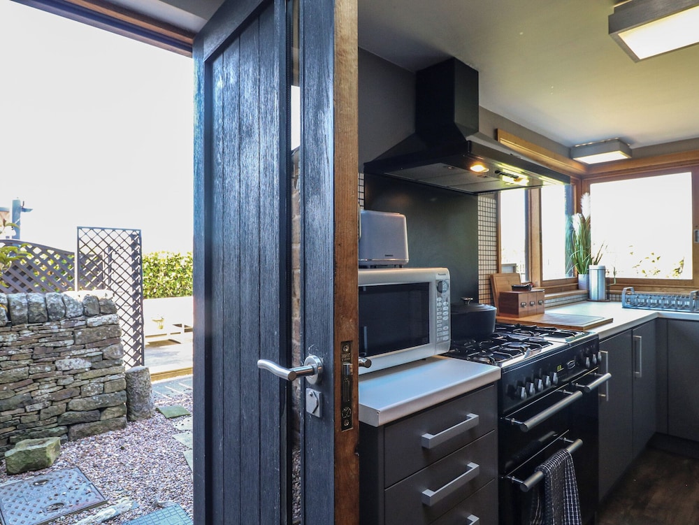 Coupling Cottage