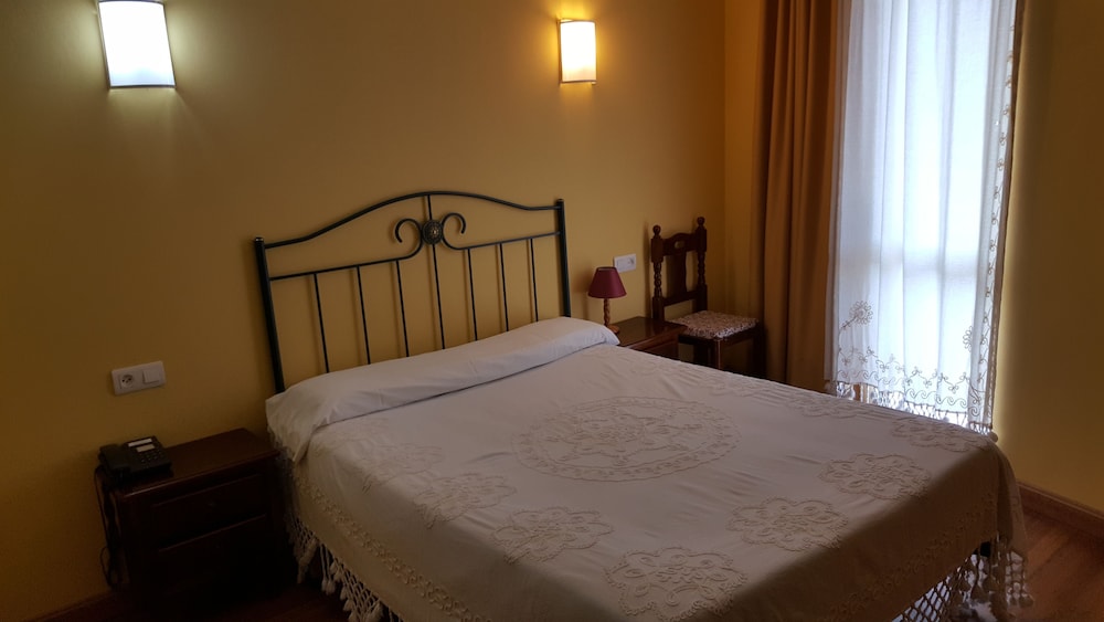 Hotel Los Acebos Cangas view 4