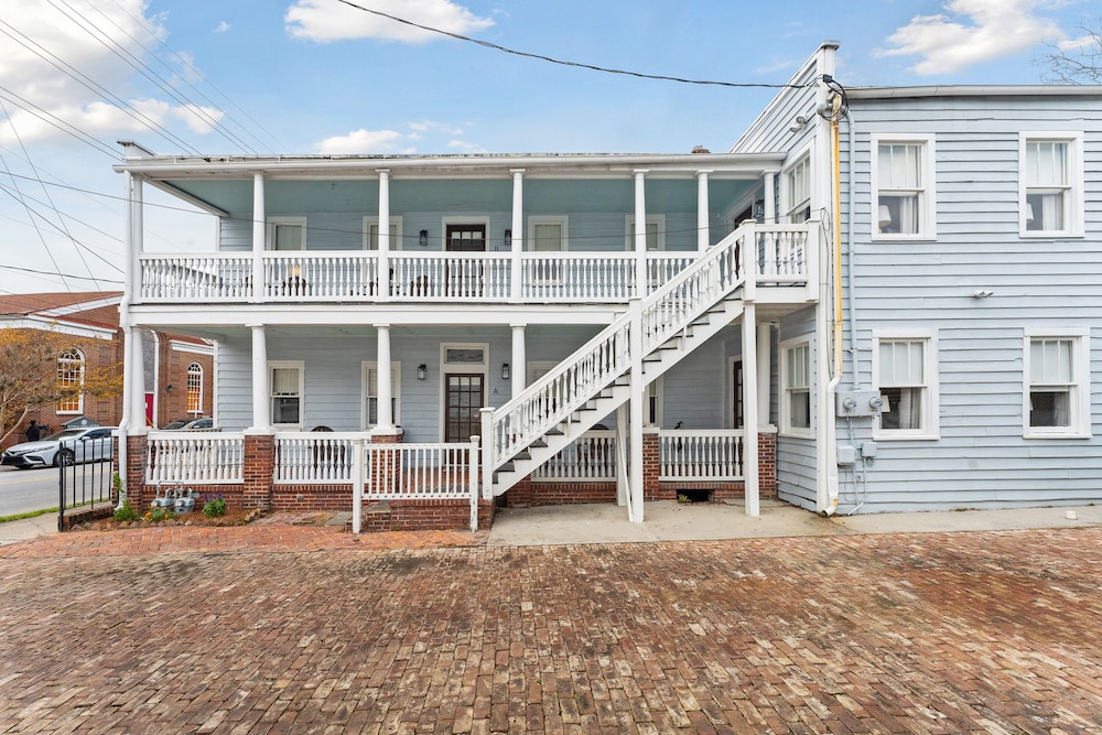Downtown Home Centrally Located view 3
