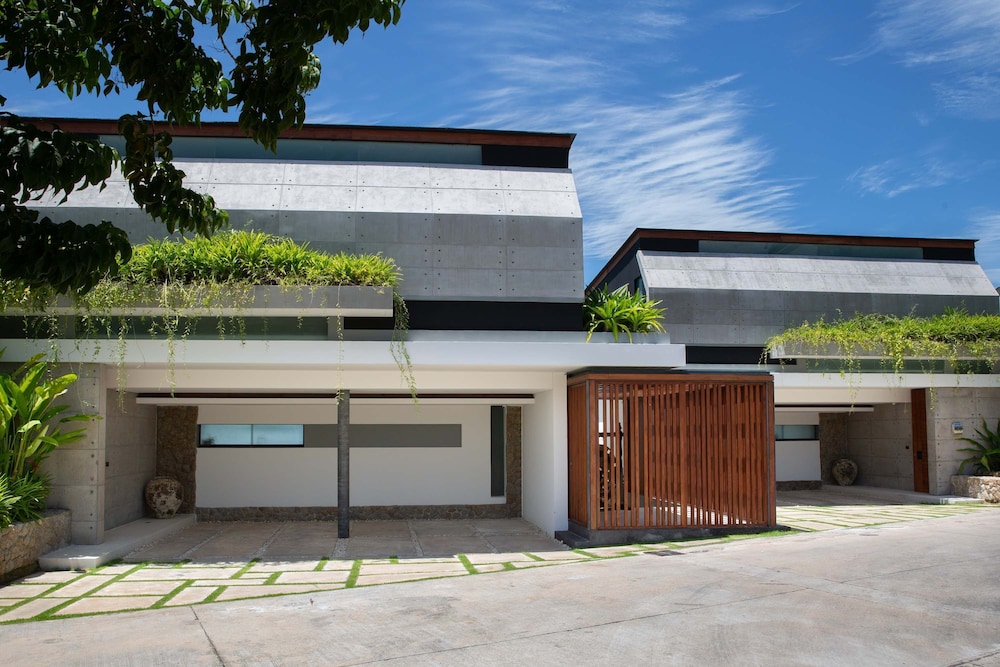 Solaris 3-bedroom Beachfront Villa in Koh Samui