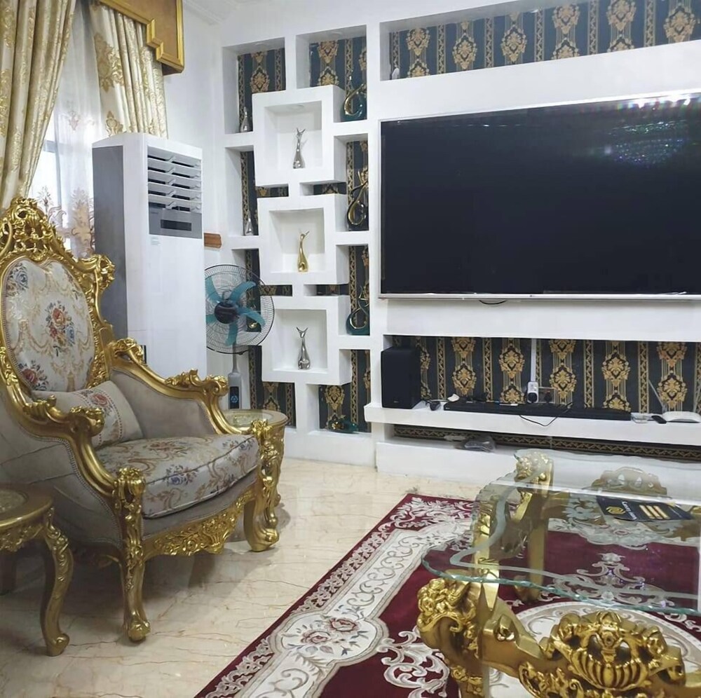 Nomsy Luxury Service Apartments