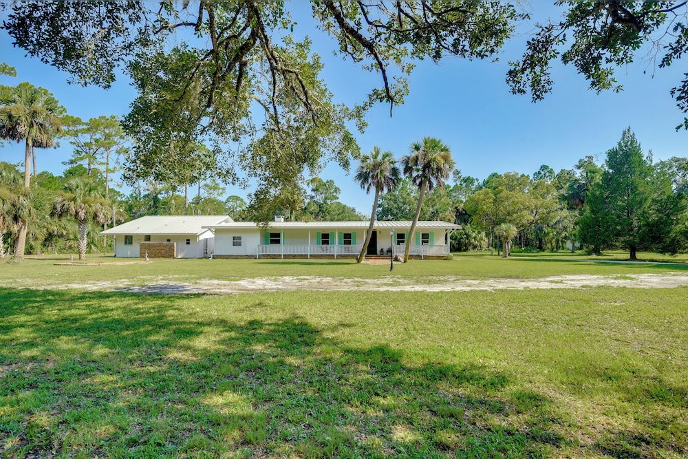Private 3-acre Retreat w/ Game Room in Bunnell!