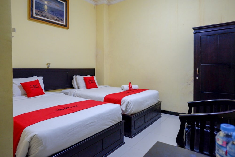 RedDoorz near Citraland Waterpark Kendari view 3