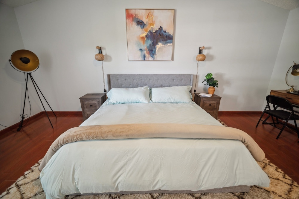 Pondside Perch - Your Waterfront Retreat 3 Bedroom Home