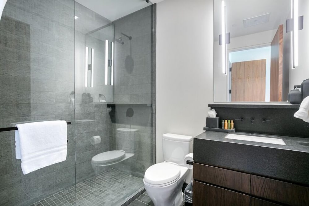 203 - Three Bedroom Deluxe One Empire Pass 3 Condo