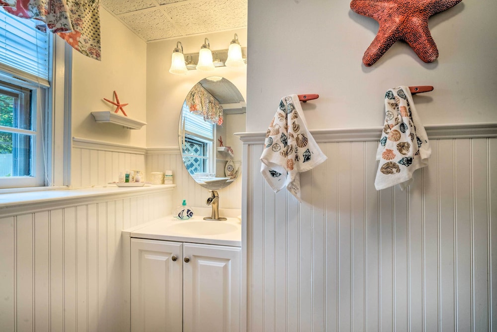 Charming East Falmouth Home: Walk to Private Beach