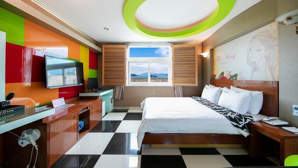 Yeosu King Pension Tel