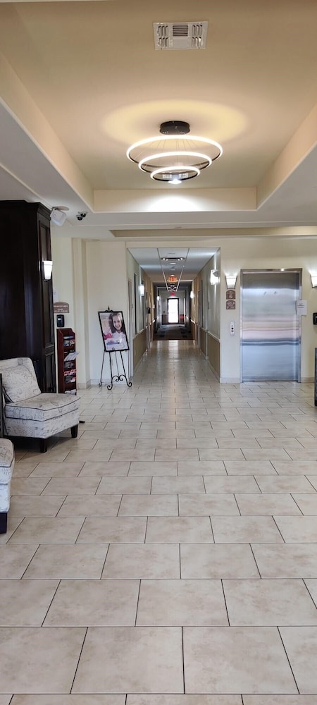 ASPEN GRAND HOTEL - Property Image 2
