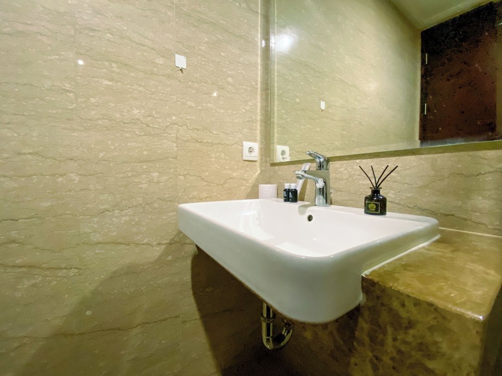 Spacious 3Br With Private Lift At Menteng Park Apartment