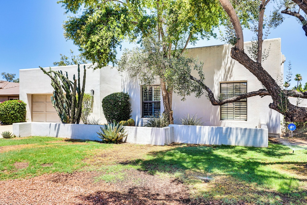 Dog Friendly! Modernist Oasis in North Scottsdale