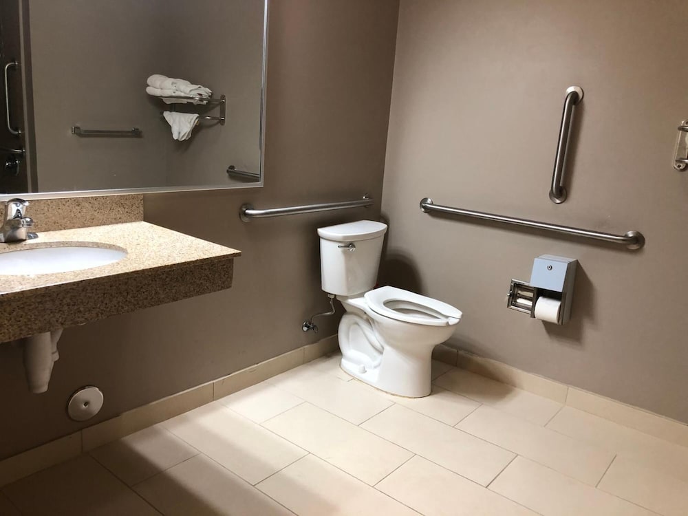 Red Carpet Inn And Suites Monmouth Jtc