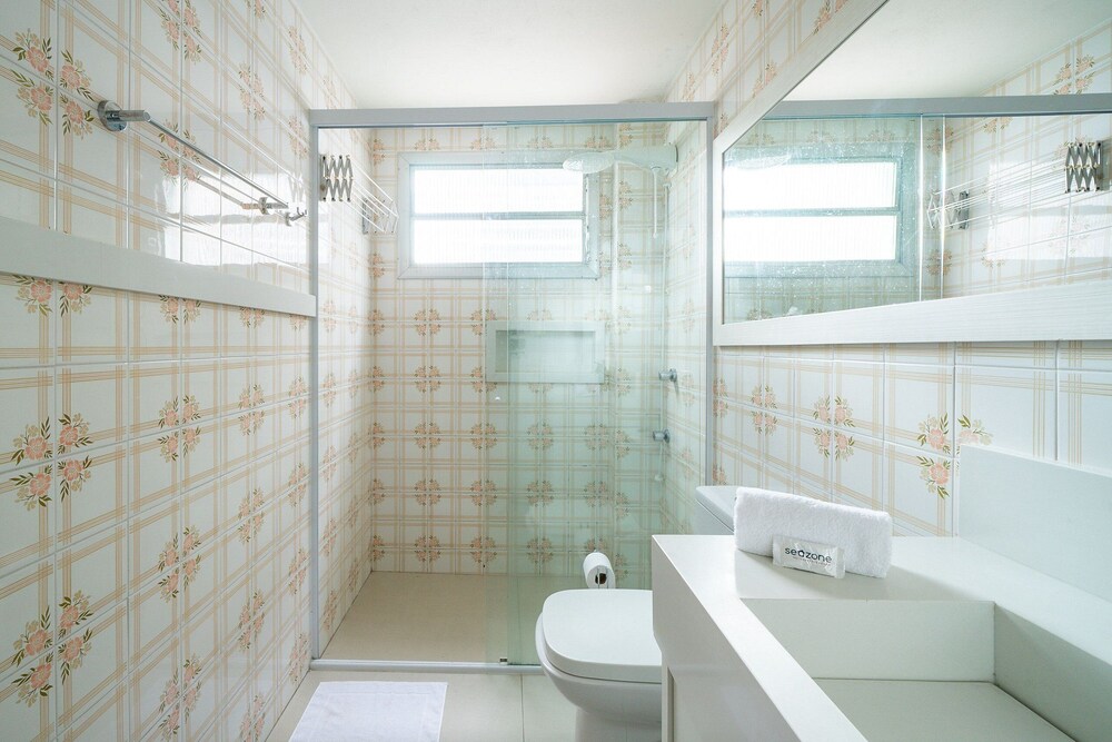 Well Equipped apt in BC Center 300m fr/ sea Ecp055