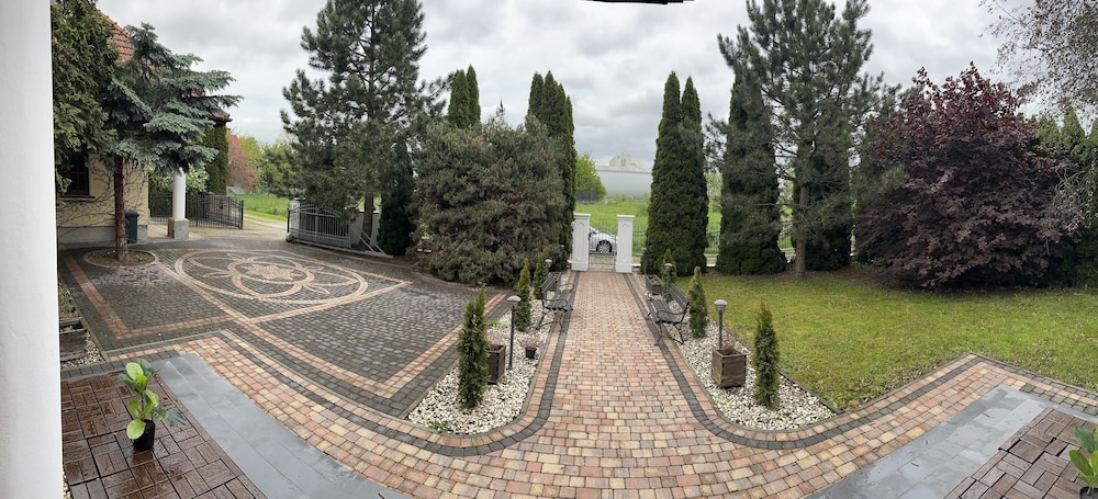 Dako Mansion
