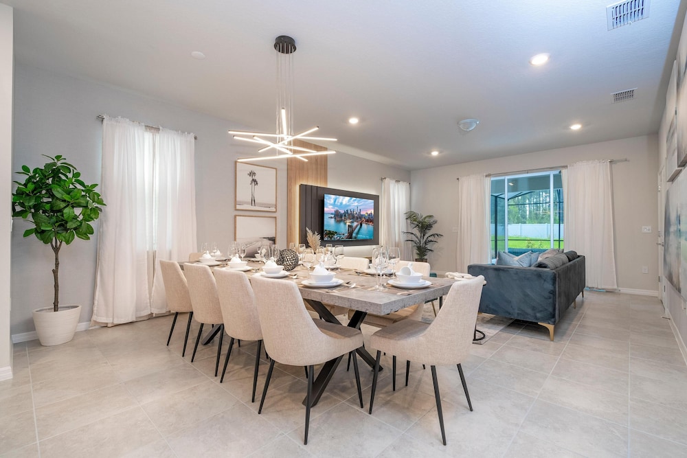 4446 KR - 7BR Luxury Villa Opulent Oasis