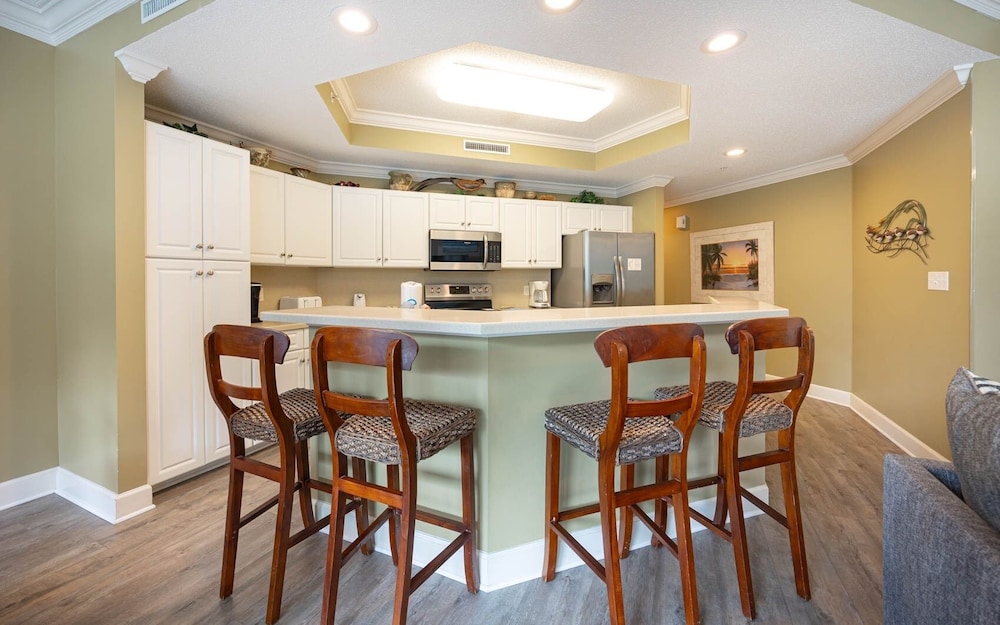 Phoenix On The Bay 1214 2 Bedroom Condo