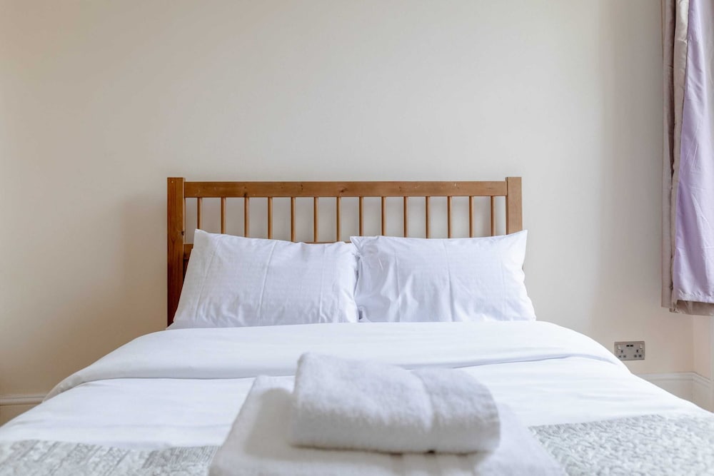 Roomy 3BD by Hampstead Heath!