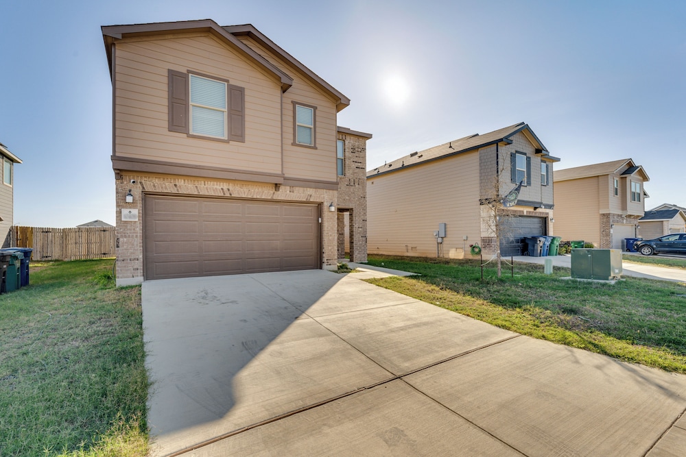 Spacious Home 11 Mi to San Antonio River Walk