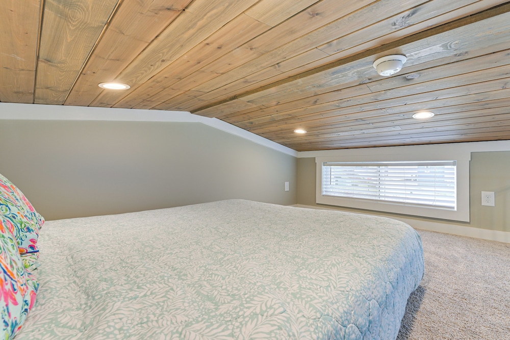 < 1 Mi to Marina: Pet-friendly Lake Norman Home!