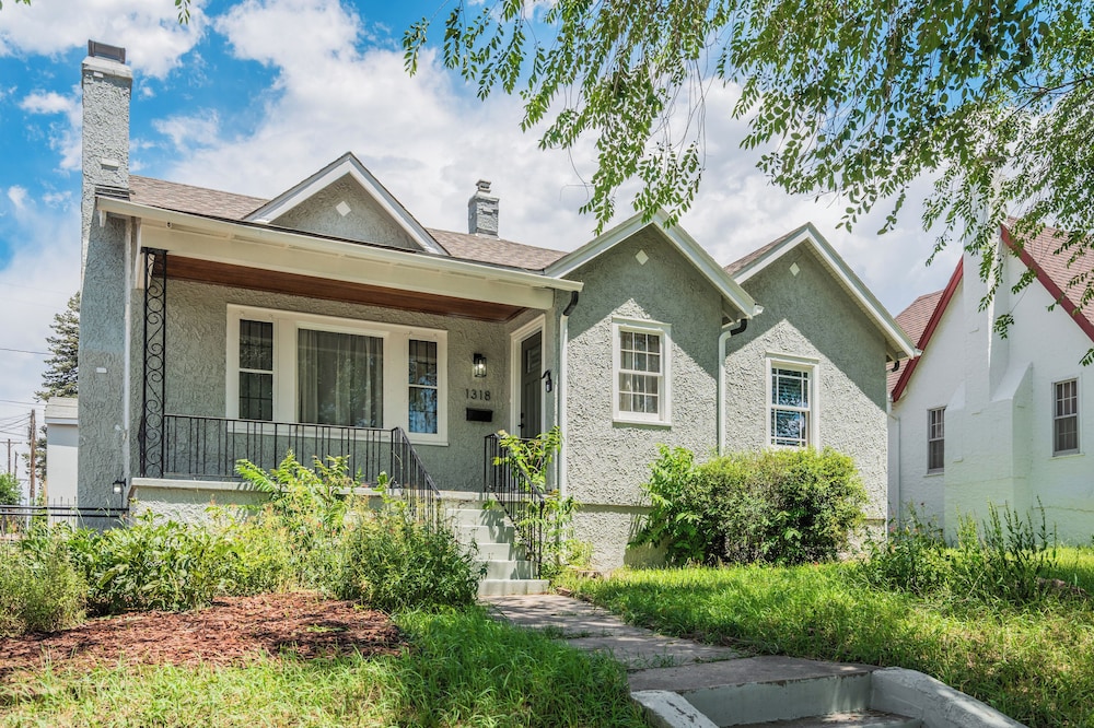 1318 E Pikes Peak