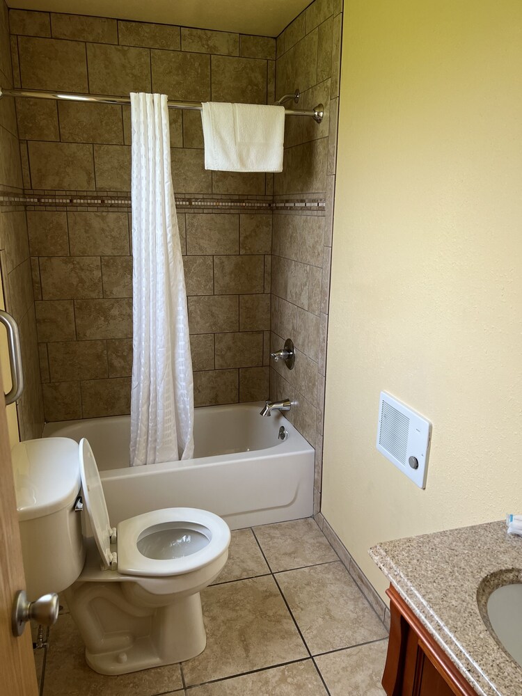 All Star Inn & Suites