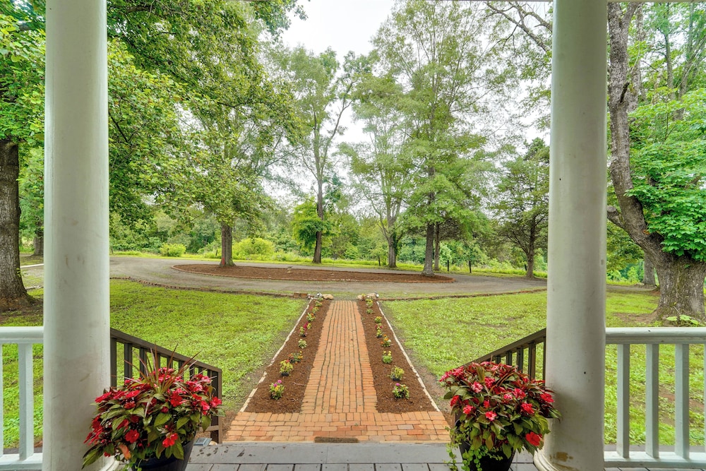 Historical 30-acre Retreat in Virginia!