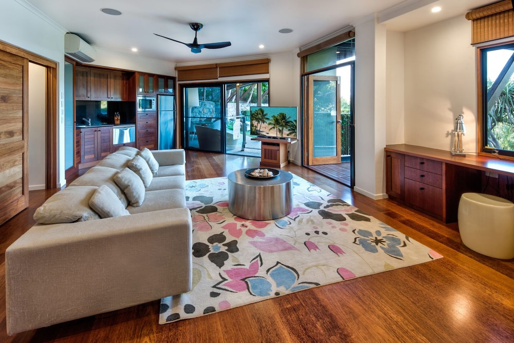 Iluka Luxury House With Ocean Views On Half Acre With Pool And Two Golf Buggies