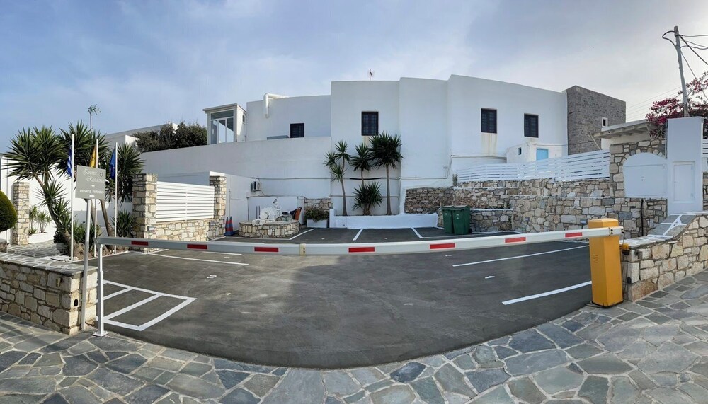 Zoumis Residence