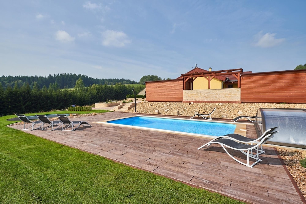 Cerna Kcg350 in Cermn view 4