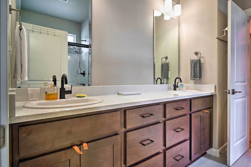 Medford Vacations - Modern Medford Escape 3 Mi to Downtown! - Property Image 1