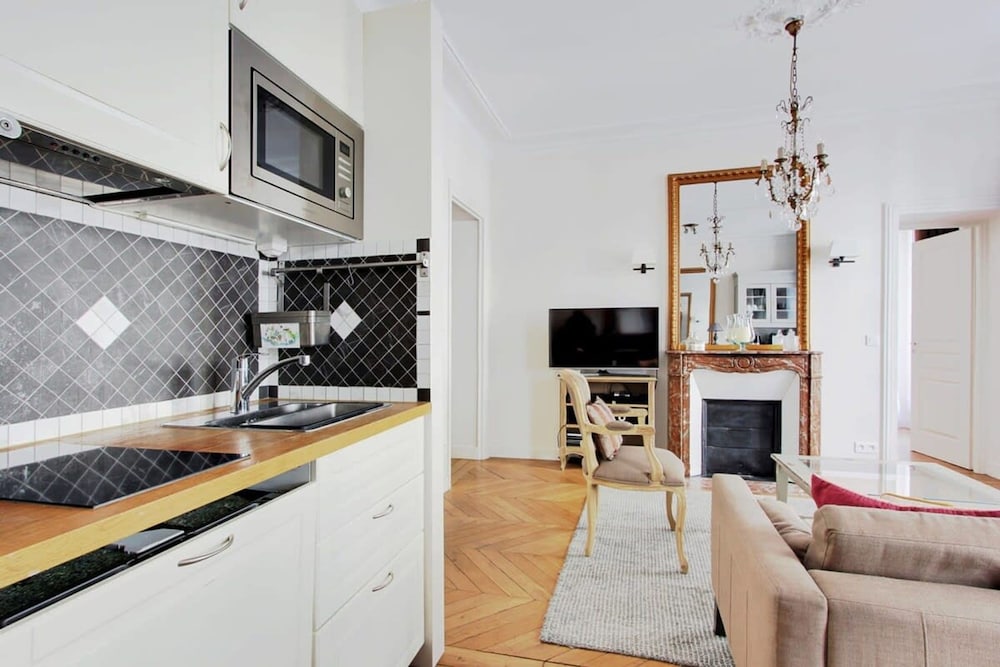 Eiffel Market Charming 2 Bed Apt Near Invalides