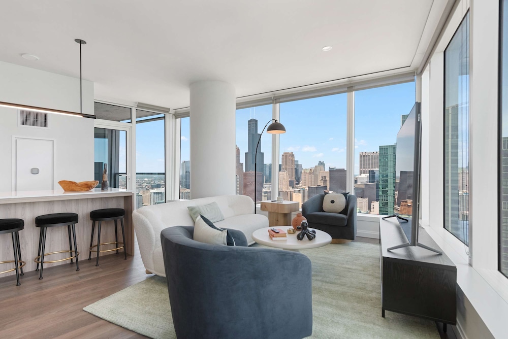 Panoramic Lake Views Premier Amenities for Groups