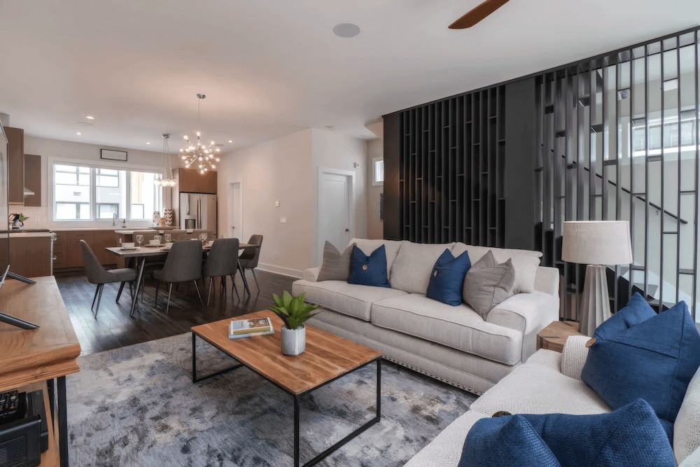 Luxe 4bdr w/ Balcony & Parking, 10 Mins to Broadway 9th Avenue by Avantstay