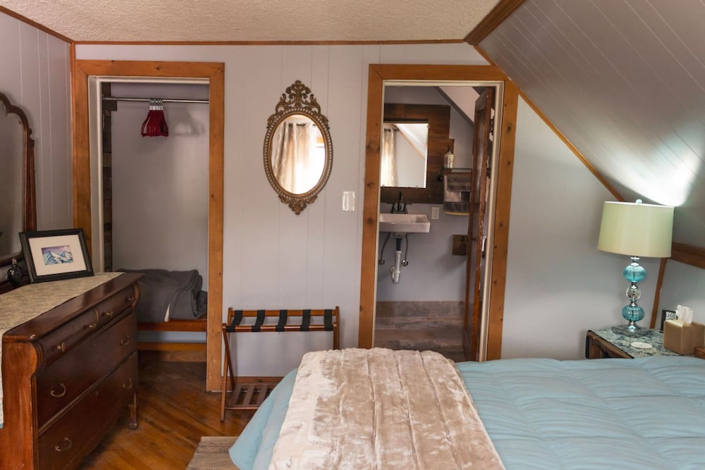 Columbine Roadhouse-4br Mountain Retreat Near Durango