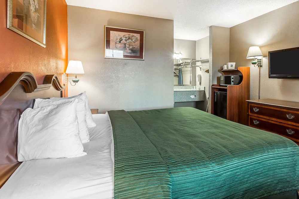 Macon Vacations - Quality Inn Suites Macon North - Property Image 19
