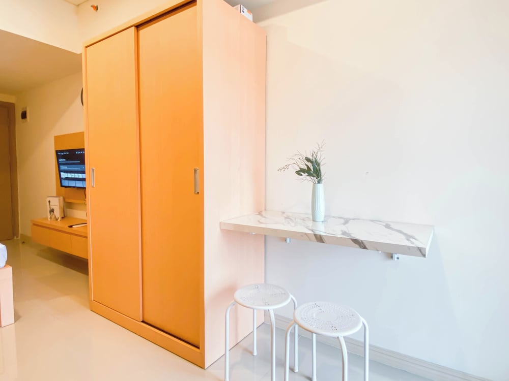 Comfy Stay Studio Room At Meikarta Apartment