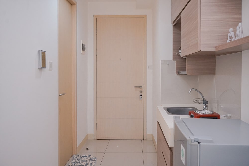 Modern And Homey Studio Apartment Tree Park City Bsd