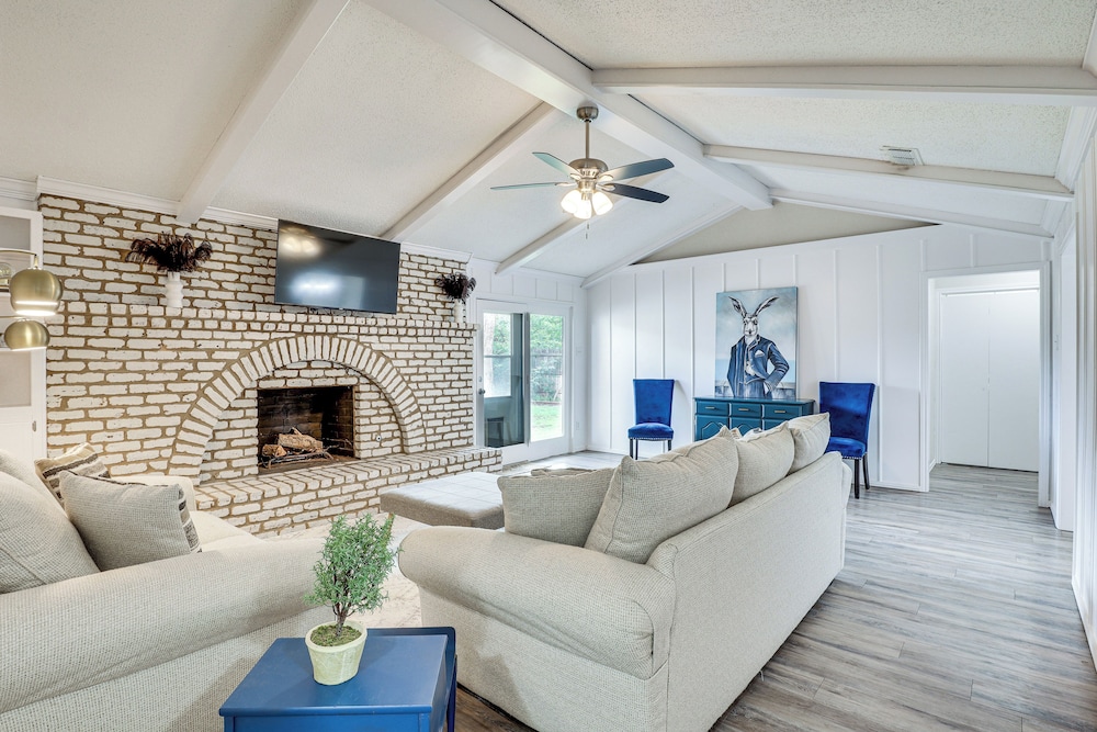 4 Mi to Texas Tech University: Home w/ Patio!