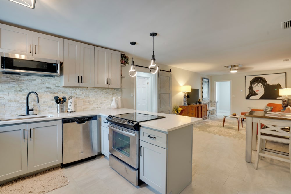 Walk to Redington Beach: Renovated Duplex w/ Patio