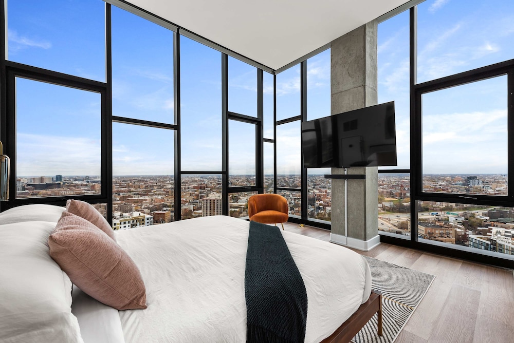 Luxury Penthouse 3BR Prime Location