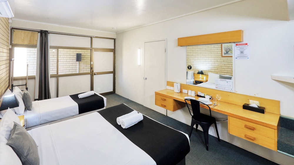 Tropical Gate Motor Inn