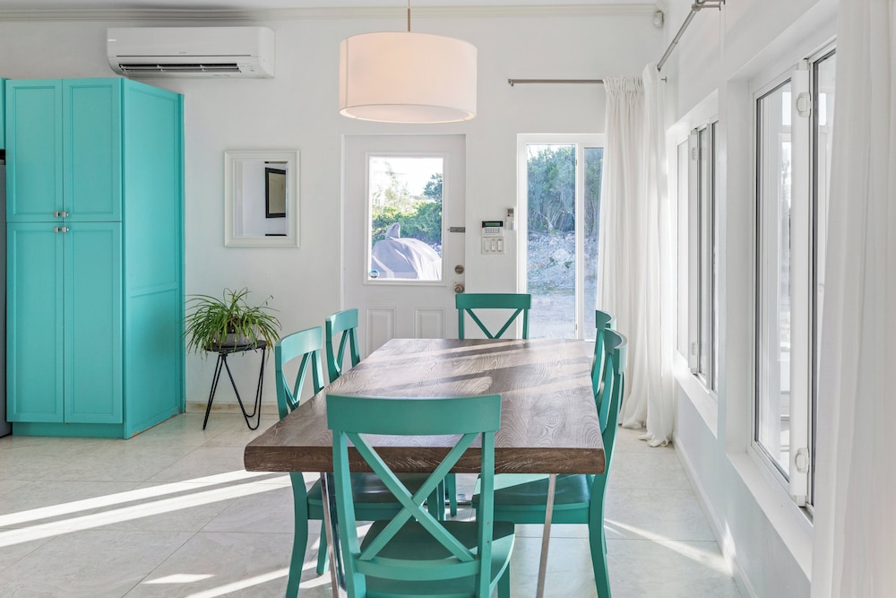 Seaside Escape: Luxurious Coastal Retreat